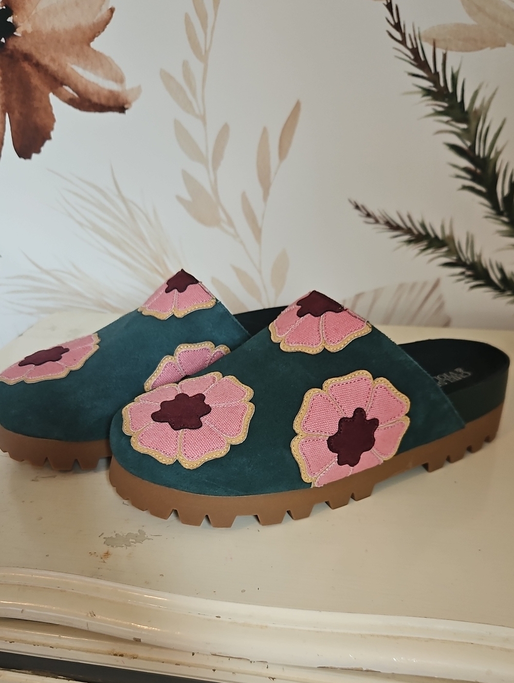Chelsea & Violet Suede Evergreen Floral Platform Clogs, Embroidered Mules, Sz 8 - Picture 3 of 9